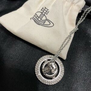 Elegant Silver Pendant Necklace